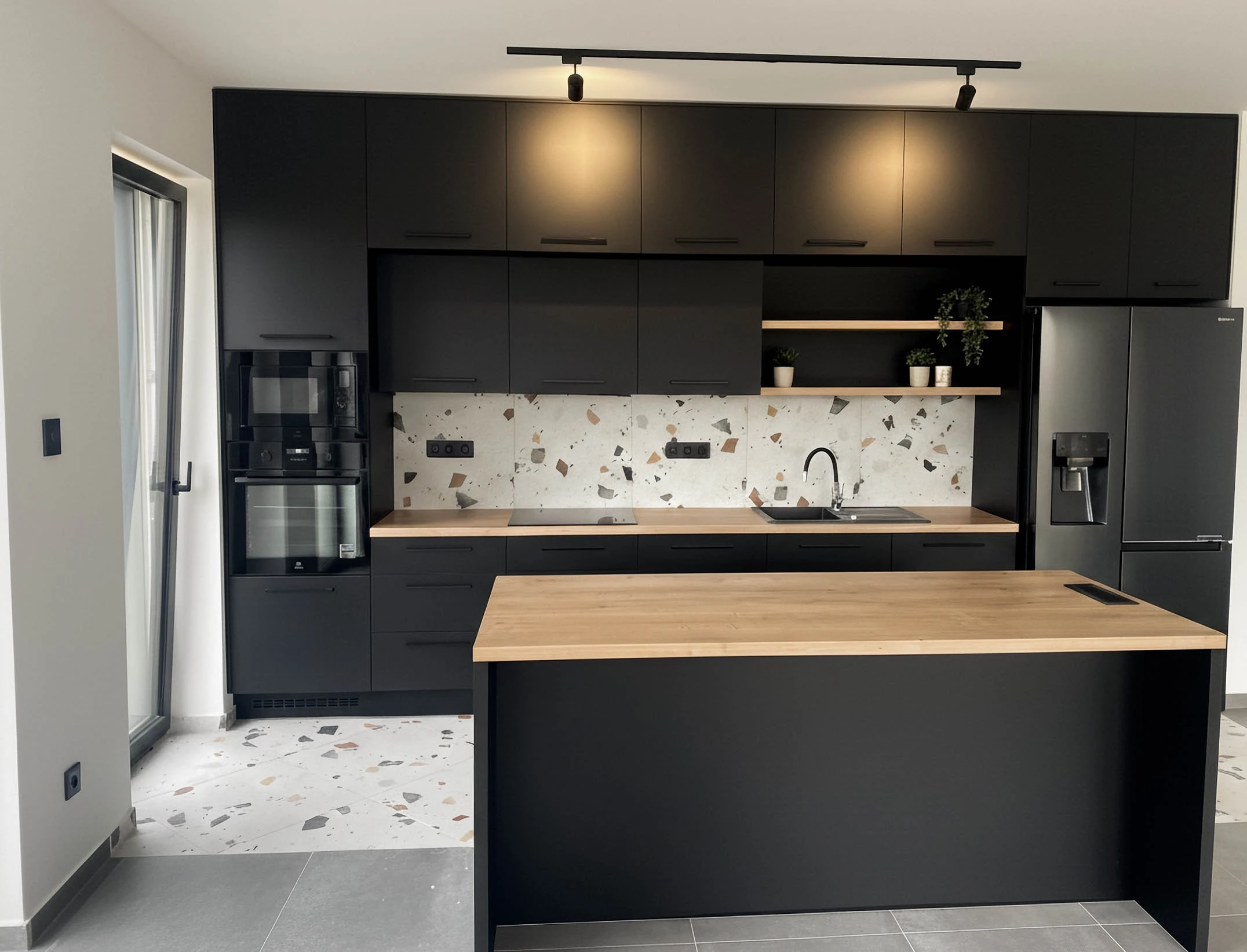 Modern konyha egyedi megoldással